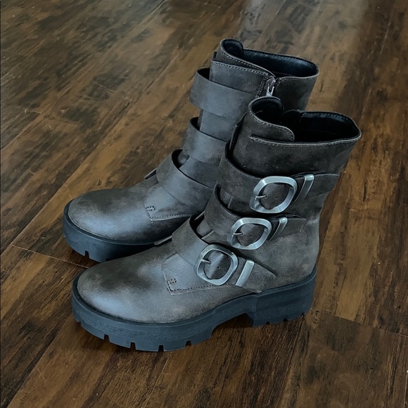 Madden Nyc Shoes - NWT Madden NYC Brown Buckle Strap Lug Sole Combat Boots Size 9